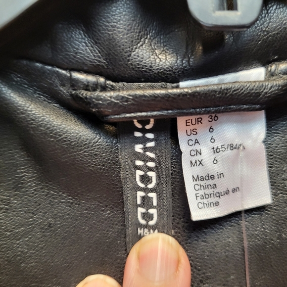 H&M Divided Womens Black Bomber Jacket, Sleek Versatile Design - Size 6 - Picture 3 of 7